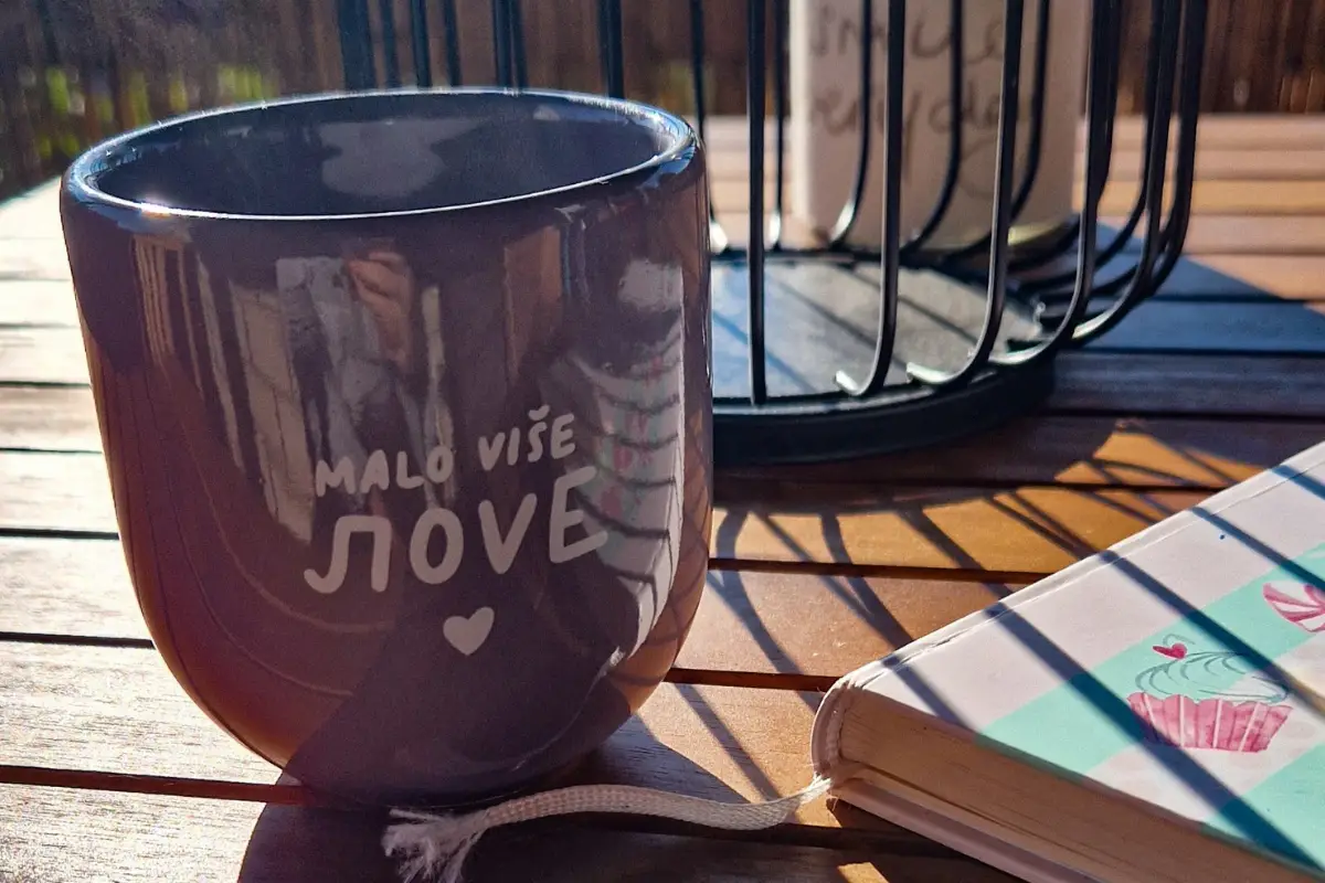 Kako pretvoriti hobi u zaradu - solju za kafu sa natpisom: malo vise love